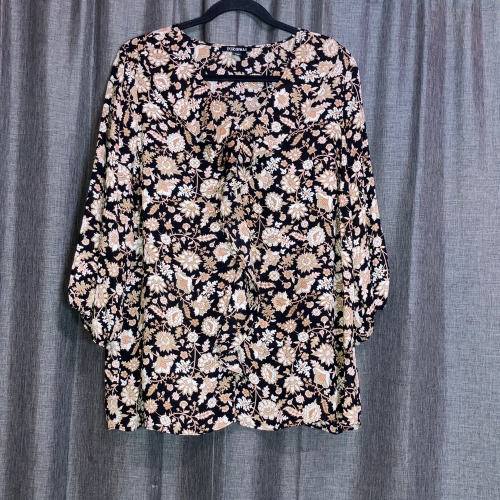 Roz & Ali Black and Cream Floral Blouse